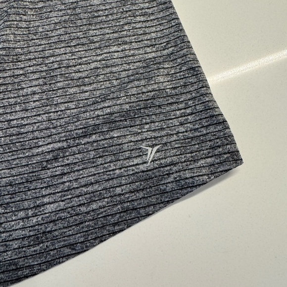 Old Navy Black and Gray Sleeveless Tank Top size medium - Picture 8 of 8